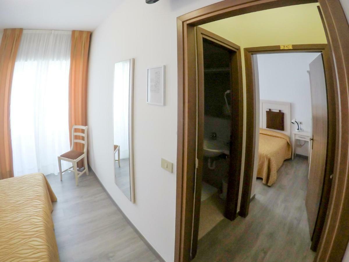 Hotel Nettuno Caorle Exterior photo